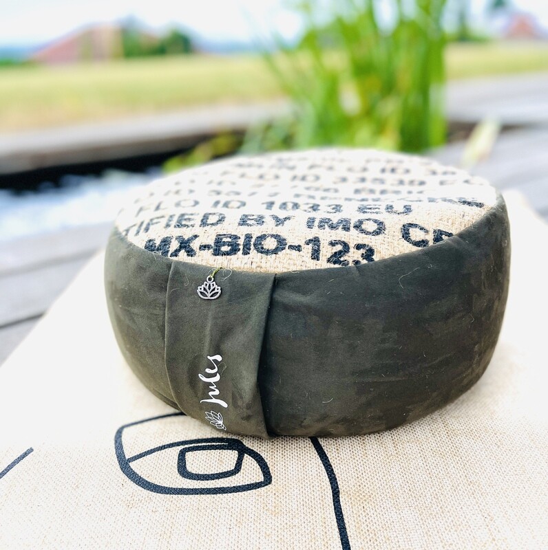Coffeebag yoga pouf | fake leather green Coffeebag yoga pouf | fake leather green