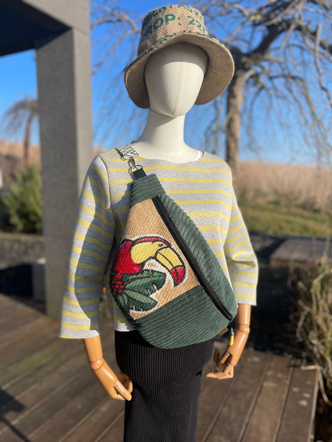 COFFEEBAG middle |  Green Toucan