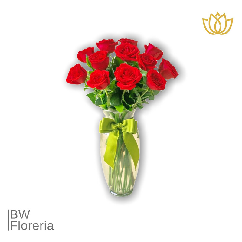 12 rosas rojas con florero