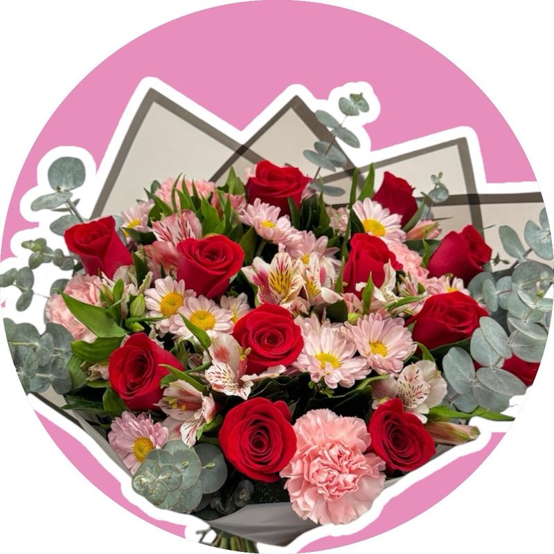 bouquet de rosas rojas y Gerberas rosas mixto