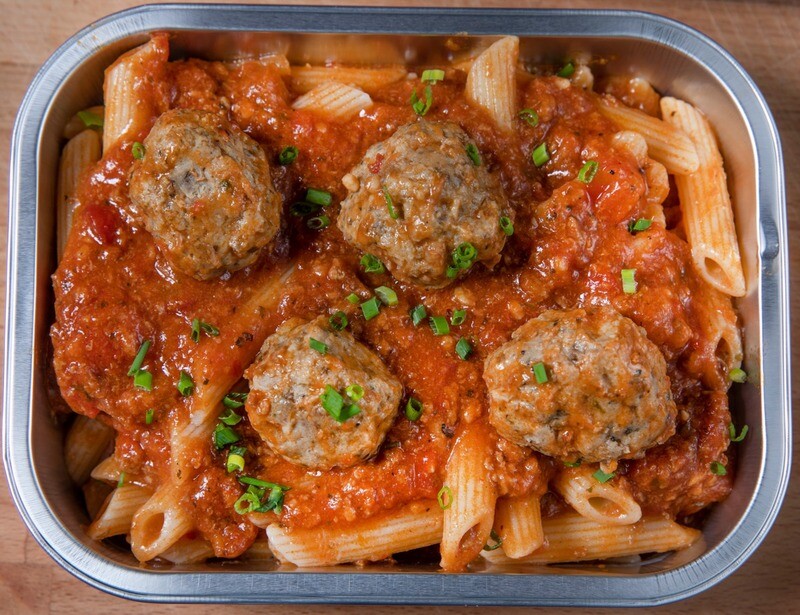 Penne bolognaise avec boulettes de viande/Penne bolognese with meatballs