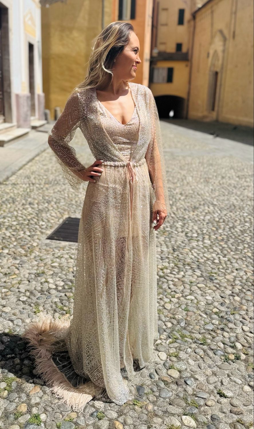 Abito da sera con soprabito  in strass e piume