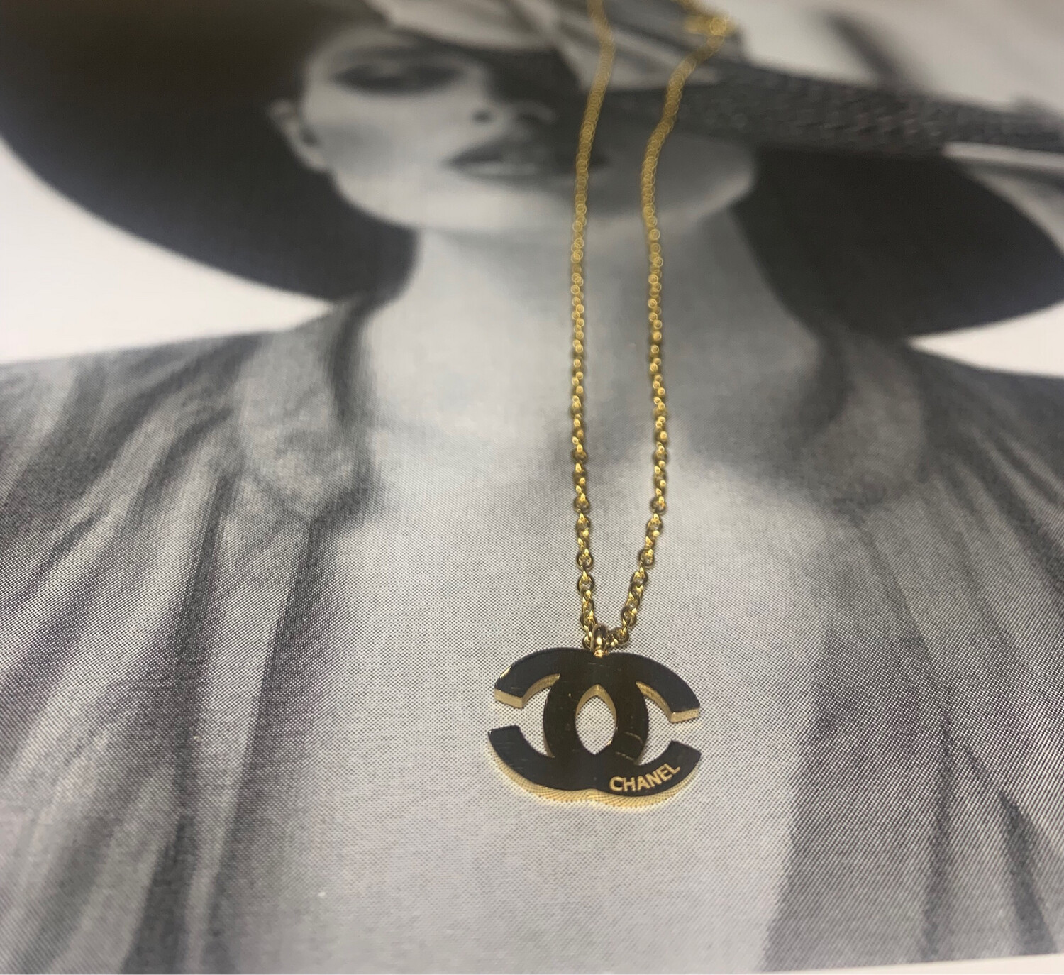 CHANEL GOLD NECKLACE