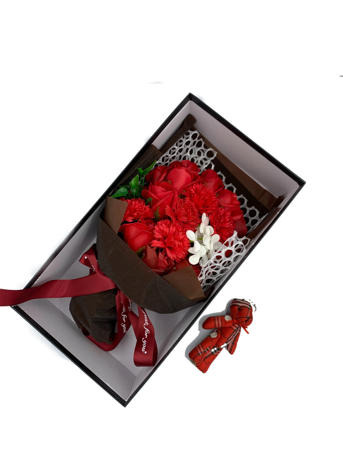 باقة ورد حمراء برائحة عطرية مع دبدوب