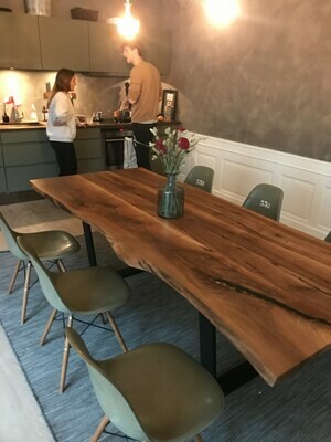 Stolovi sa prirodnim rubom ploče/Live edge tables