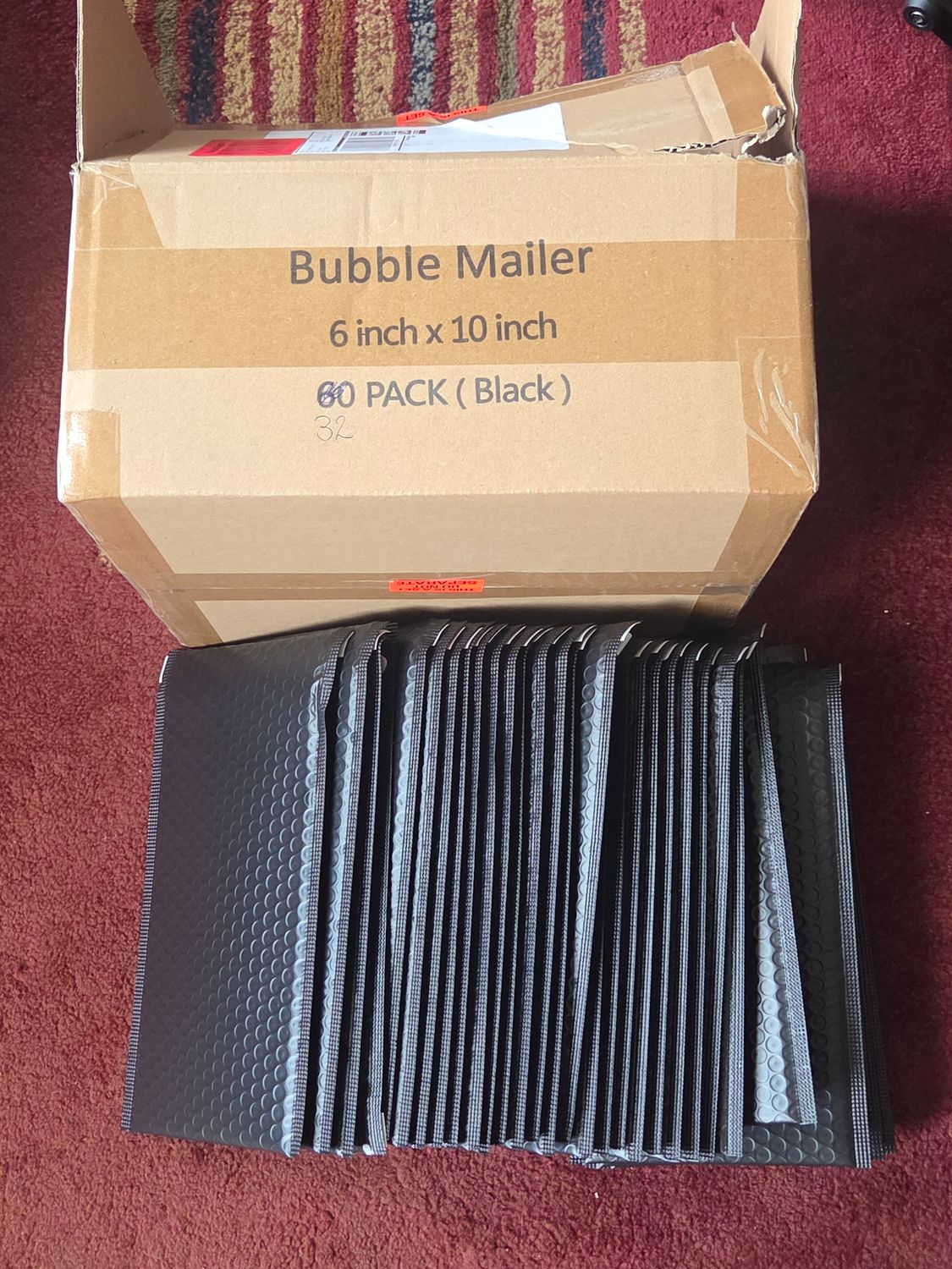 *Lot of 32 Bubble Mailers 6" x 10" black