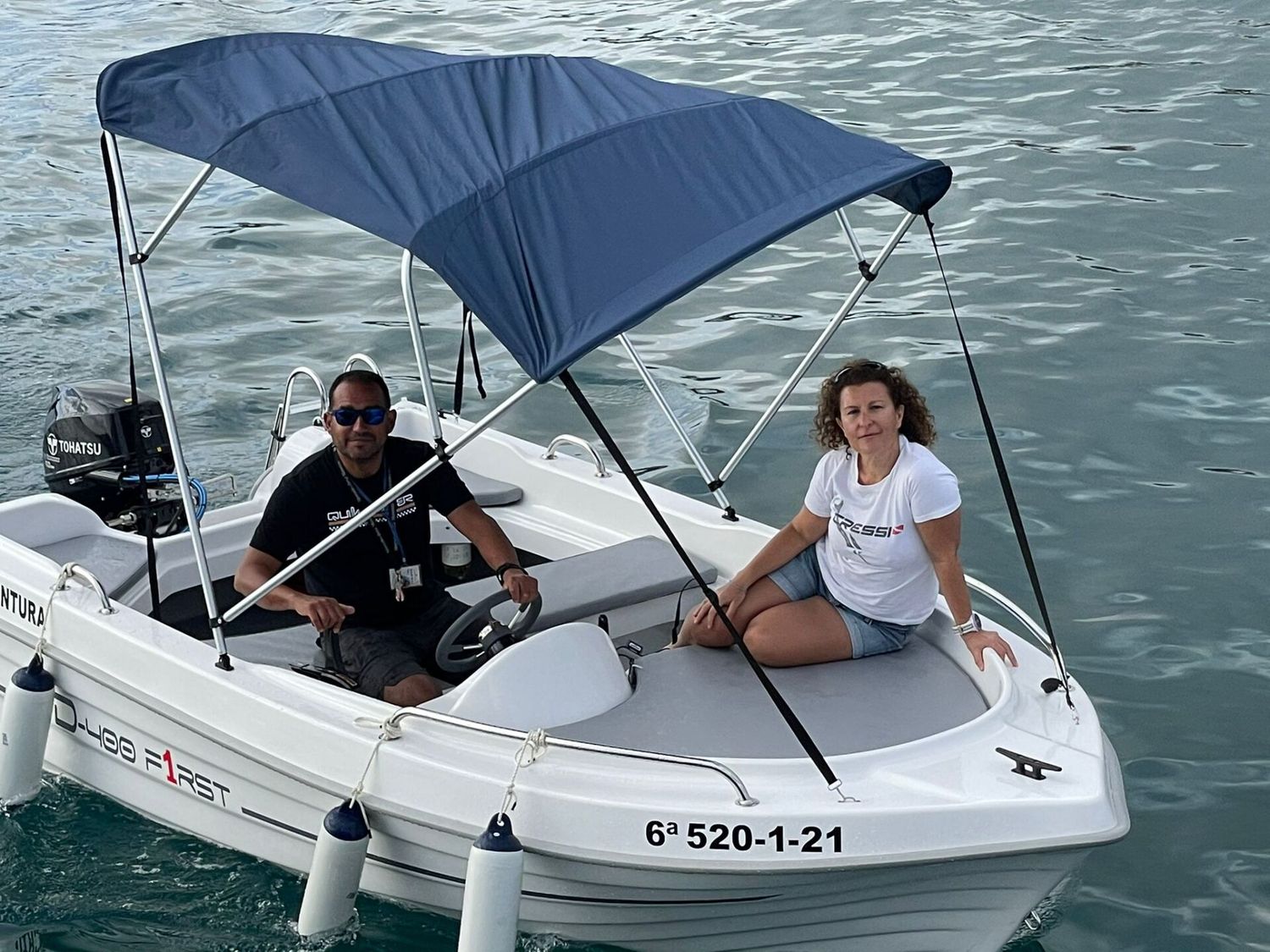 Barco sin licencia / Boat No License Required 1 hora hasta 4 personas