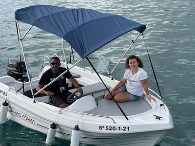 Barco sin licencia / Boat No License Required 1 hora hasta 4 personas