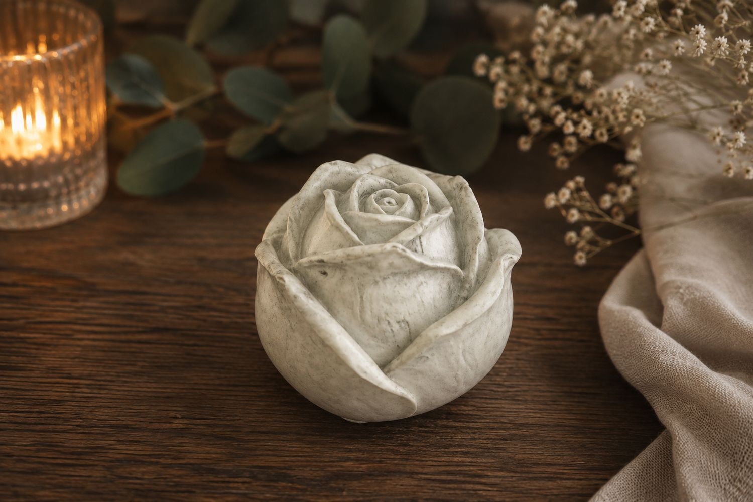 Handgemachte kleine Rose  grau meliert mit Klarlack