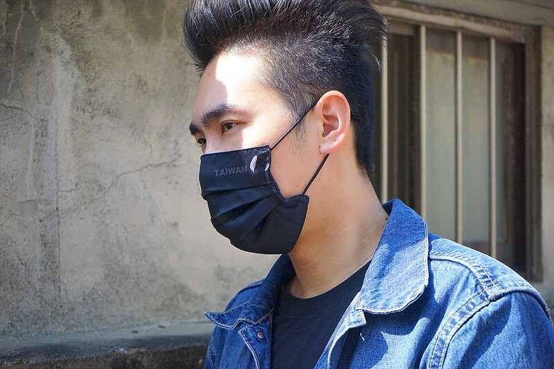 客製 滿版 印花  三折 掛繩 口罩套 超潑表層 可放濾棉 tri-fold mask cover (Filter insert)