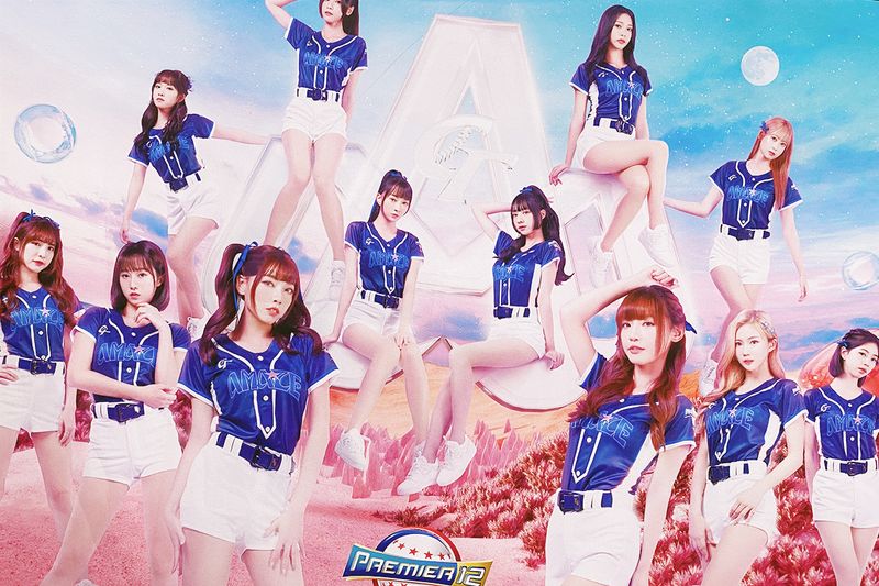 2024 Premier 12紀念簽名用布幔 AMAZE 全成員