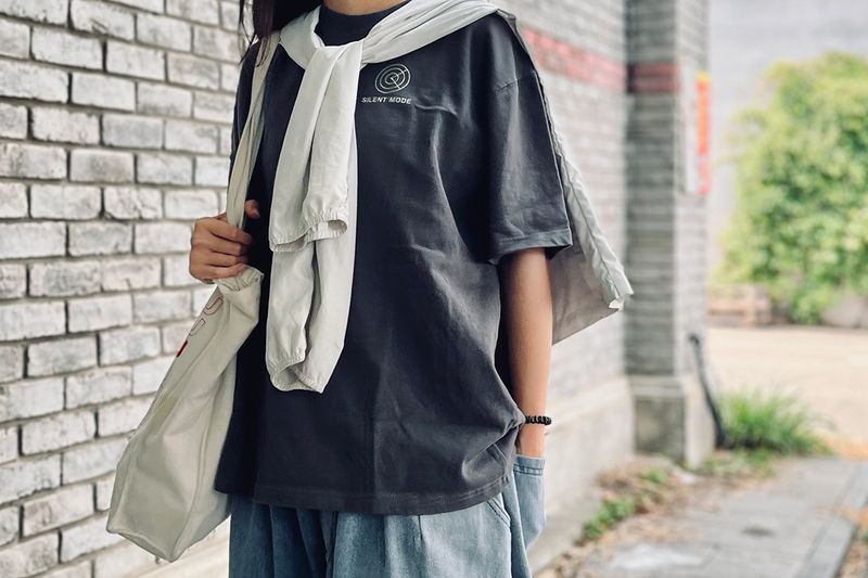 ARRIVE GUIDE 重磅落肩純棉 T-shirt （DTF 局部印花客製）