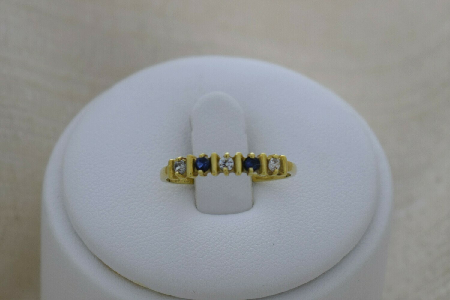 Anillo de Zirconias con Barritas