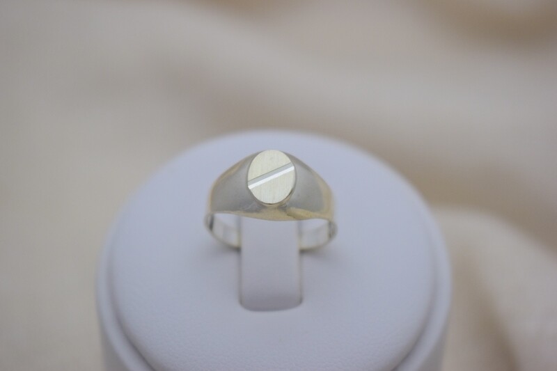 Anillo Ovalado con Linea