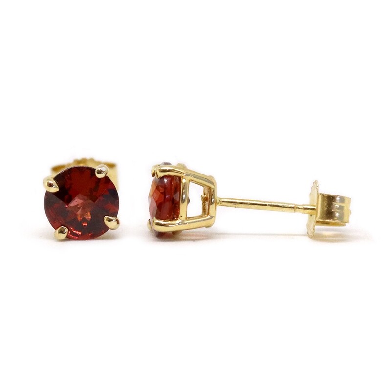 14KT Yellow Gold Round Checkered Garnet Stud Earrings