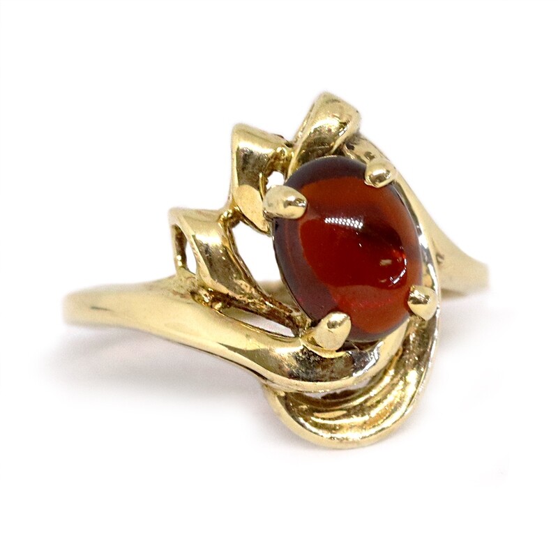 14KT Yellow Gold Oval Cabochon Garnet Swirl Ring
