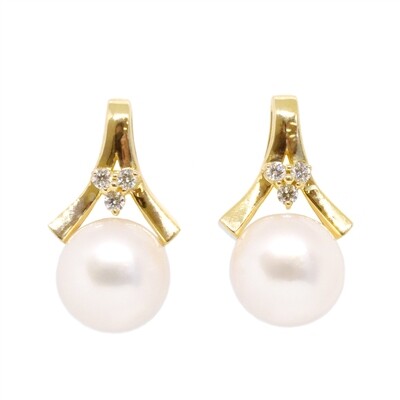14KT Yellow Gold Freshwater Pearl Three Diamond Accent Earrings