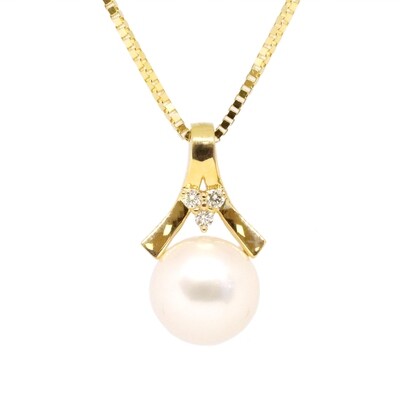14KT Yellow Gold Freshwater Pearl Three Diamond Necklace