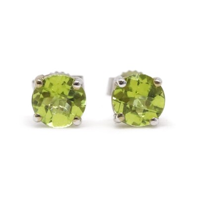 14KT White Gold Checkered Round Peridot Stud Earrings