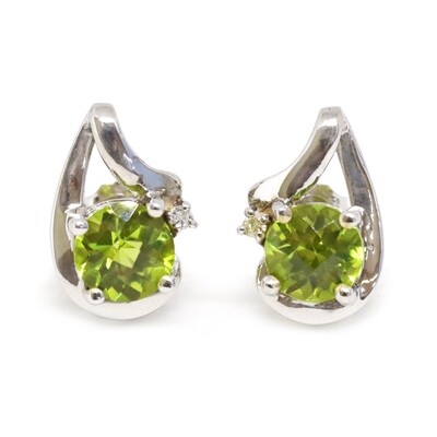 Silver Checkered Round Peridot Diamond Accent Earring