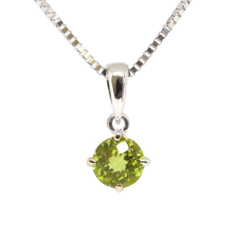 14KT White Gold Checkered Round Peridot Pendant Necklace