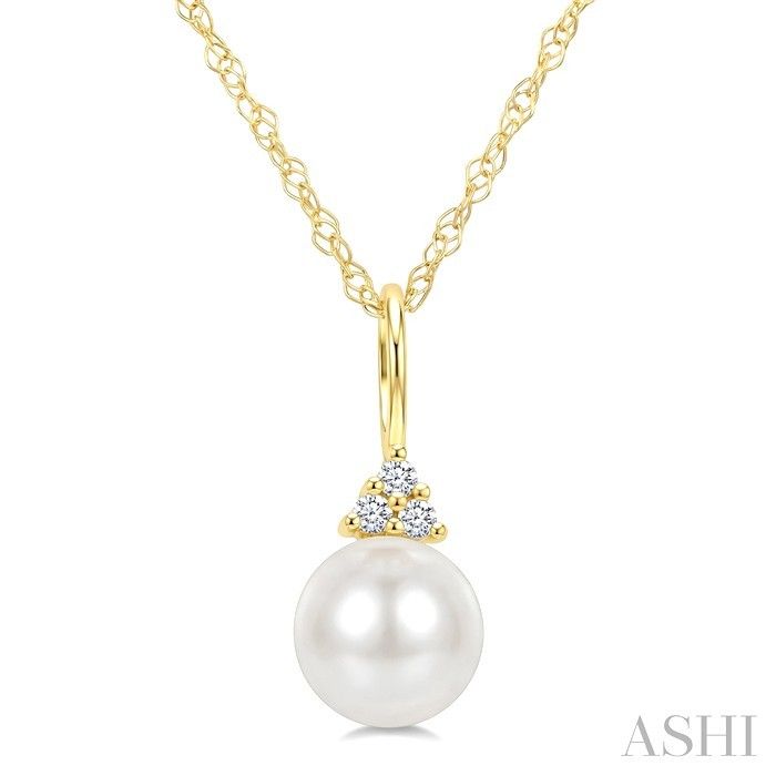 10KT Yellow Gold Cultured Pearl Three Round Diamond Accent Necklace 10KT Yellow Gold Cultured Pearl Three Round Diamond Accent Necklace