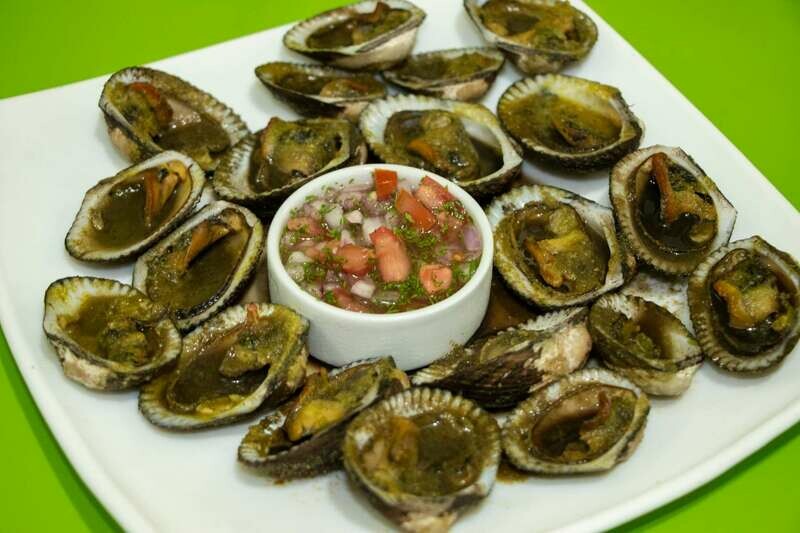Conchas asadas en salsa de mantequilla