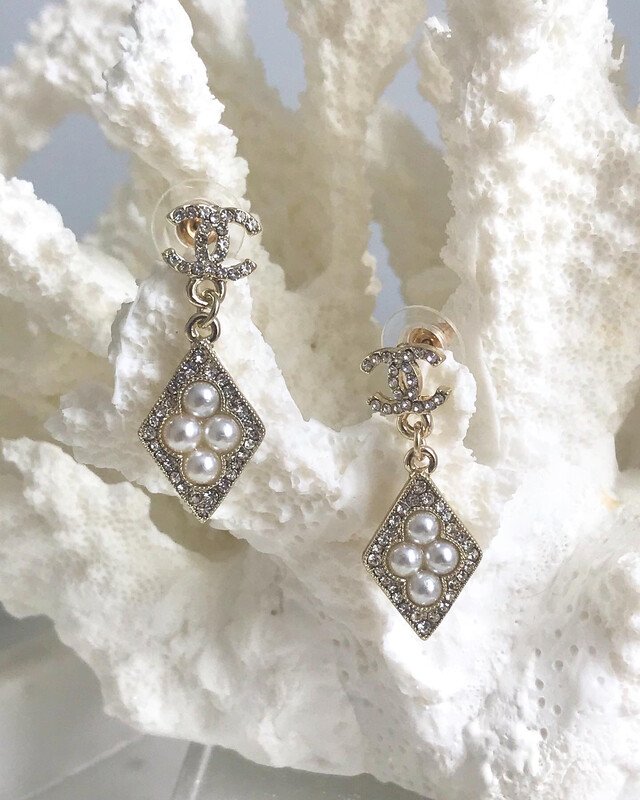 SALE* Gold &amp; Pearl Drop Earrings 1.3x2x3cm