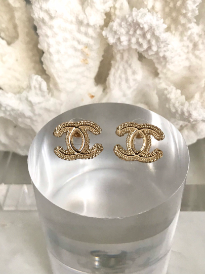 Small Gold Plated Classic Stud Earrings 1.4x1.7cm