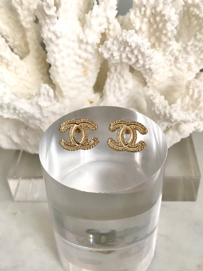 Small Gold Plated Classic Stud Earrings 1.4x1.7cm