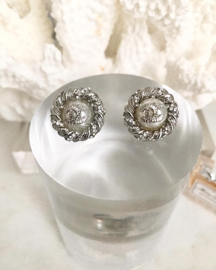 Classic Silver Pearl &amp; Crystal Round Vintage Look Stud Earrings 2x2cm