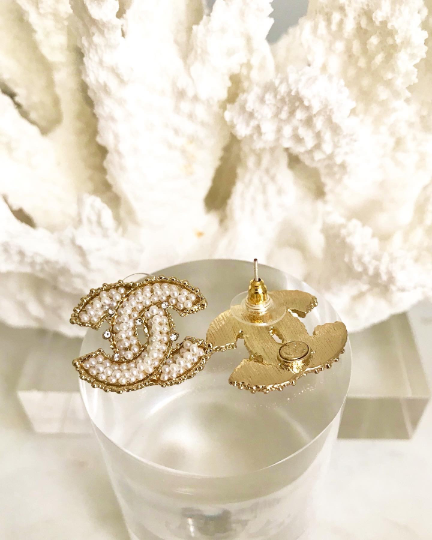 SALE* Classic Gold Pearl Filled Vintage Style C Stud Earrings Approx. 1.8x2.4cm