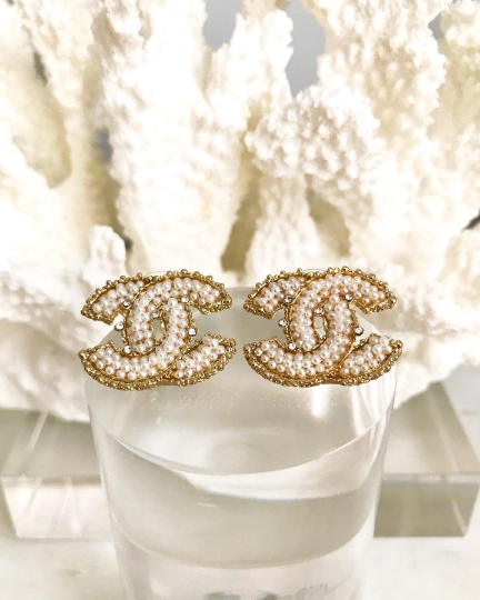 SALE* Classic Gold Pearl Filled Vintage Style C Stud Earrings Approx. 1.8x2.4cm