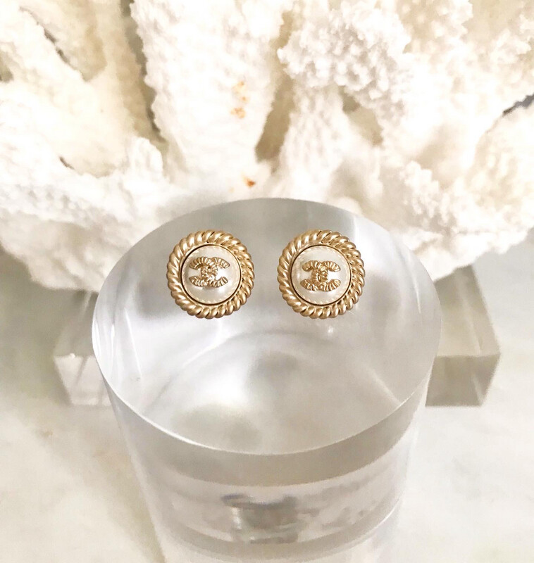 High Quality Surgical Steel Hypoallergenic Gold Pearl Classic Stud Earrings 1.5x1.5cm