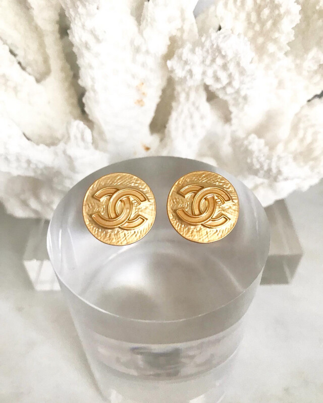High Quality Surgical Steel Brushed Antique Gold Round Classic Stud Earrings 1.9x1.9cm