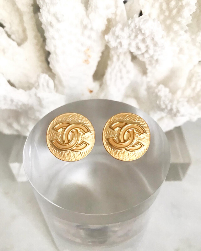 High Quality Surgical Steel Brushed Antique Gold Round Classic Stud Earrings 1.9x1.9cm