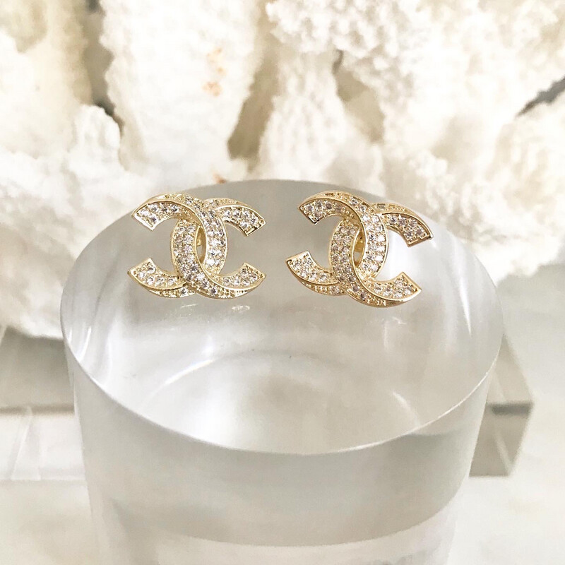 18CT Gold Hypoallergenic 925 Sterling Silver with Hand in-laid Cubic Zirconias Classic Stud Earrings 1.5x1.8cm