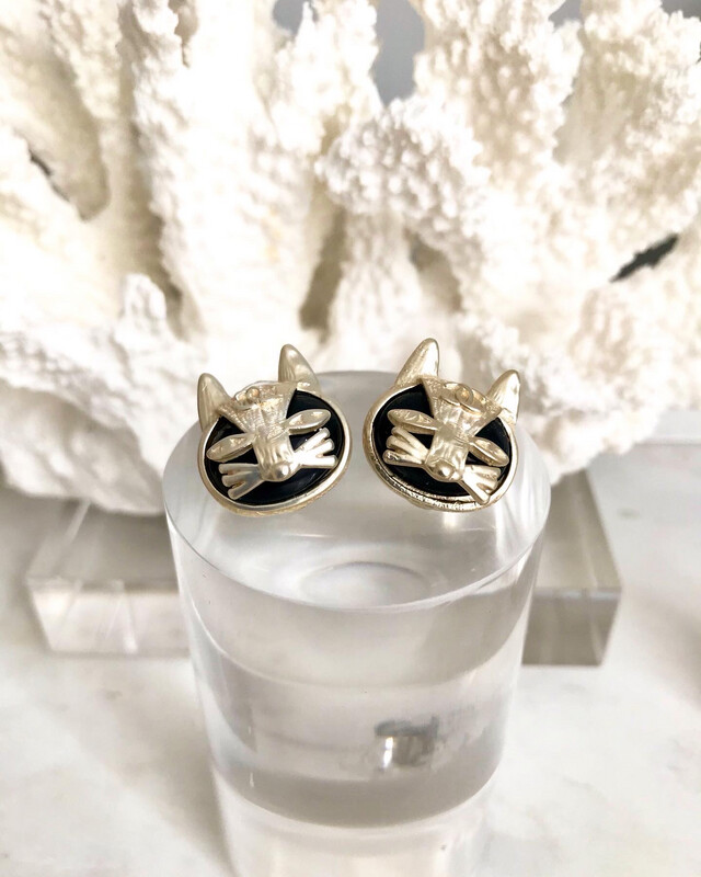 Fall 2019 Collection 19A Métiers d'Art Egyptian Cat Earrings in Pyrite Cabocho’n gold tone metal 1.9x1.9cm