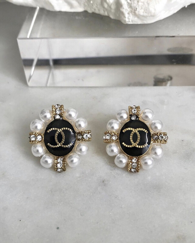 Crystal &amp; Pearl Vintage C Style Studs 2x2.5cm