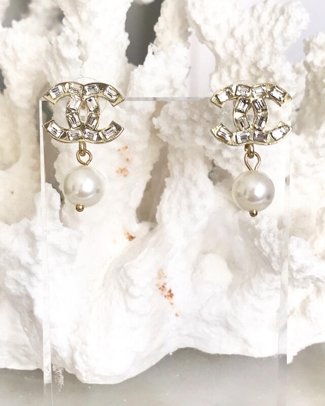 SALE* Gold Classic Pearl Drop Earrings with Gems 1.4x1.8x3cm