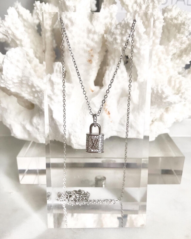 High Quality 18CT Gold 925 Sterling Cubic Zirconia filled Pendant Lock Necklace 24-29cm wear length / pendant size 1x1.5cm