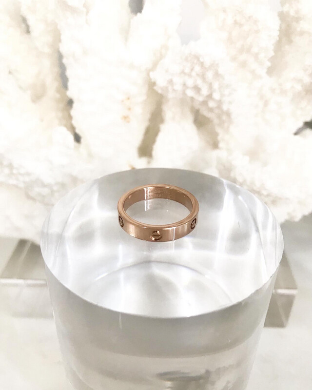 High Quality Titanium Steel Rose Gold *Thin Size Style Love Rings Available in Sizes 6 &amp; 7 (4mm width)