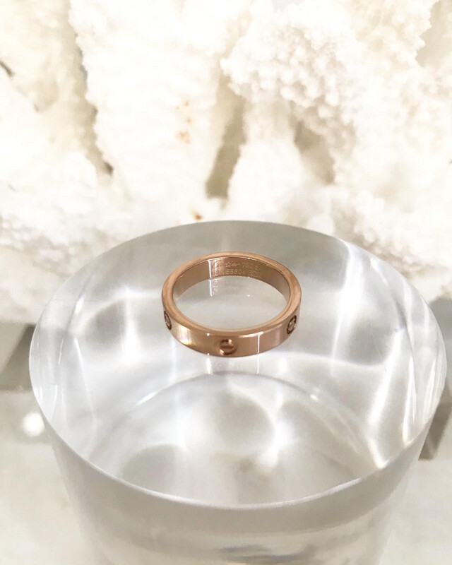 High Quality Titanium Steel Rose Gold *Thin Size Style Love Rings Available in Sizes 6 &amp; 7 (4mm width)