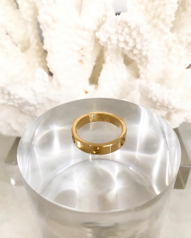 High Quality Titanium Steel Gold *Thin Size Style Love Rings Available in Sizes 5-7 (4mm width)