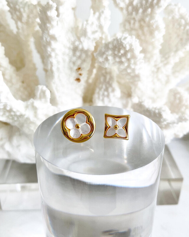 High Quality Gold Stainless Steel Round L\/ Classic Monogram Stud Earrings