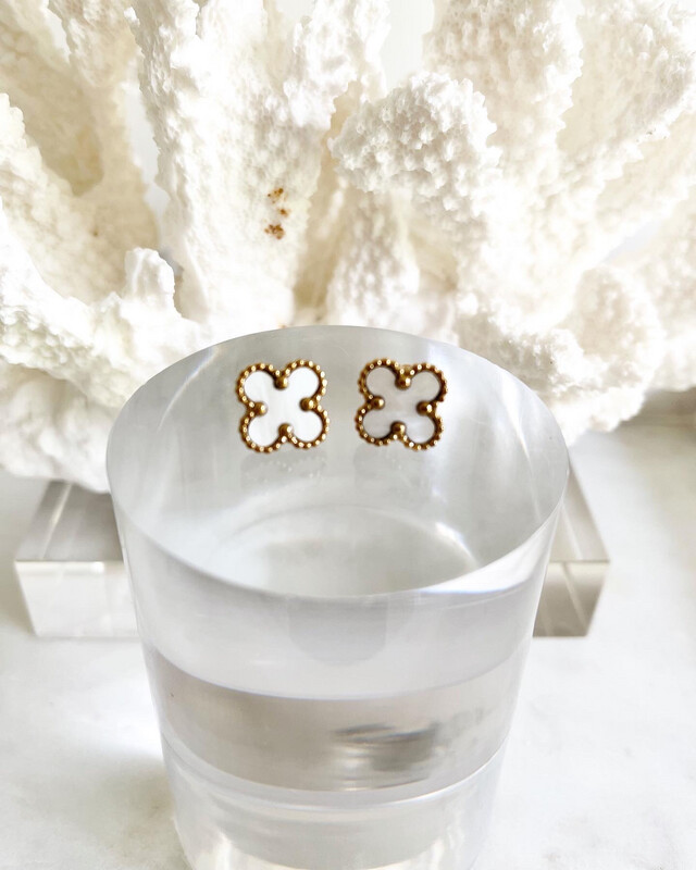 High Quality Gold/Pearl Mini Stainless Steel  Arpels Clover Stud Earrings made with real shells 1.3x1.3cm
