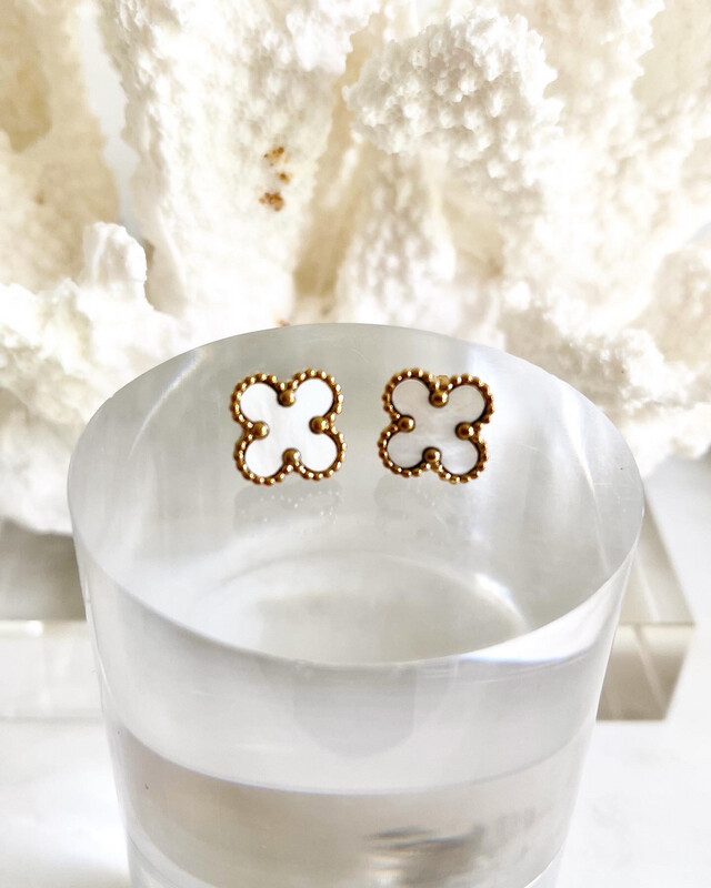 High Quality Gold/Pearl Mini Stainless Steel  Arpels Clover Stud Earrings made with real shells 1.3x1.3cm