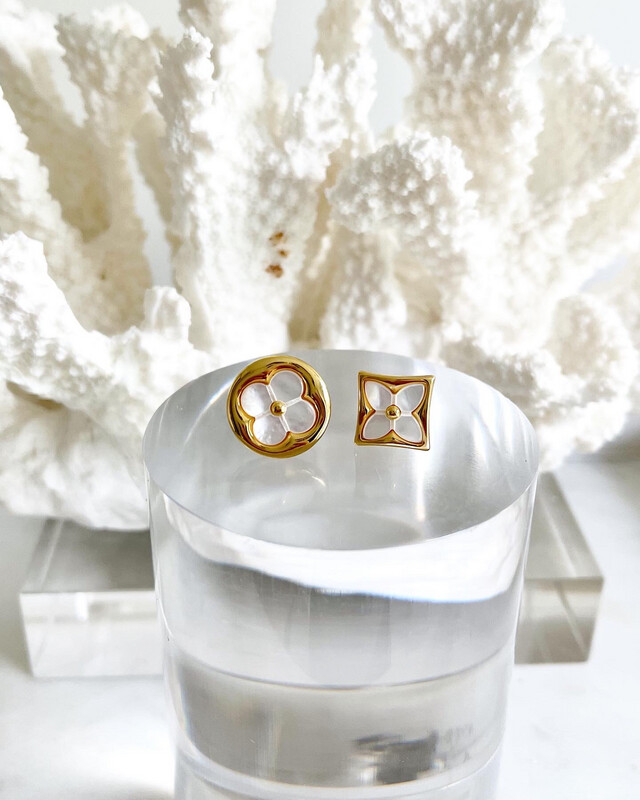 High Quality Gold Stainless Steel Round L\/ Classic Monogram Stud Earrings