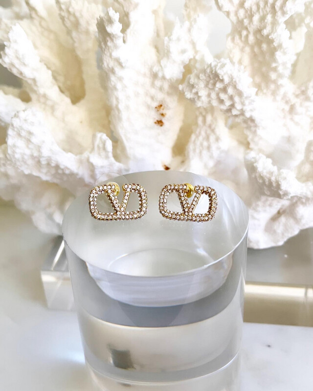 High Quality Gold Plated V Studs &amp; Faux Diamonds