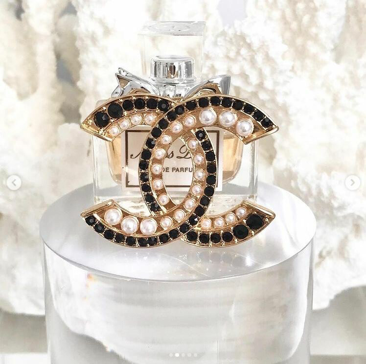 Classic Gold Pearls &amp; Black Diamantés Pin Brooches 3.3x4.5cm